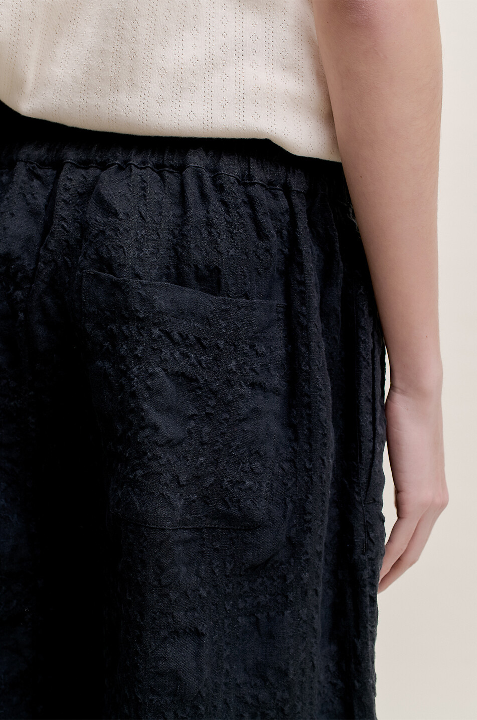 A KIND OF GUISE Saleh linen Bermuda shorts Men BLACK 5