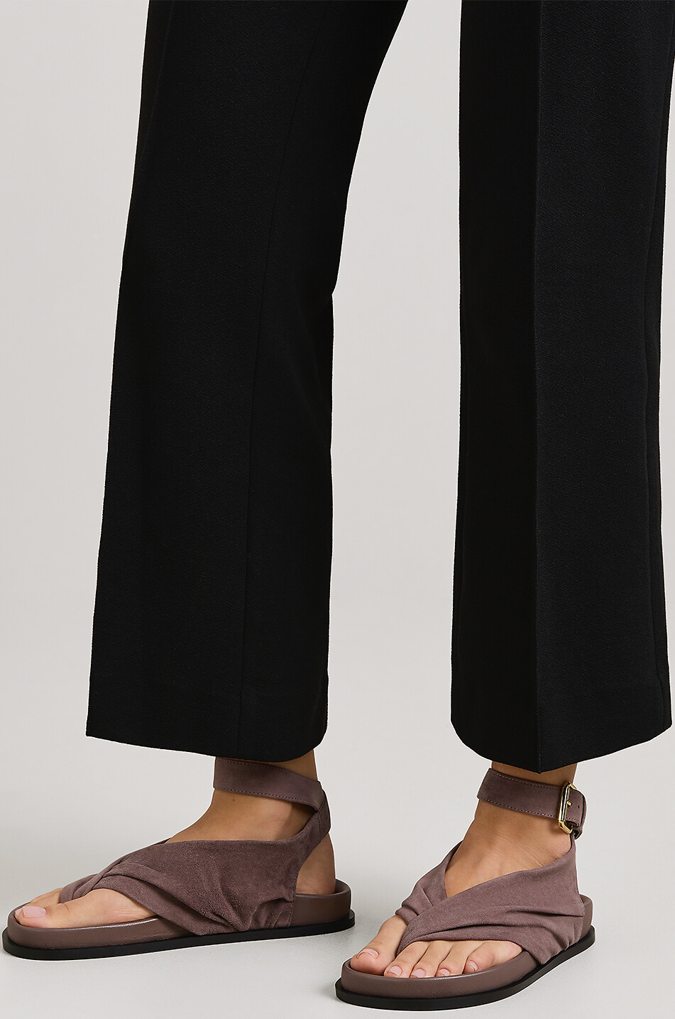 Flache Wildledersandalen The Mantei