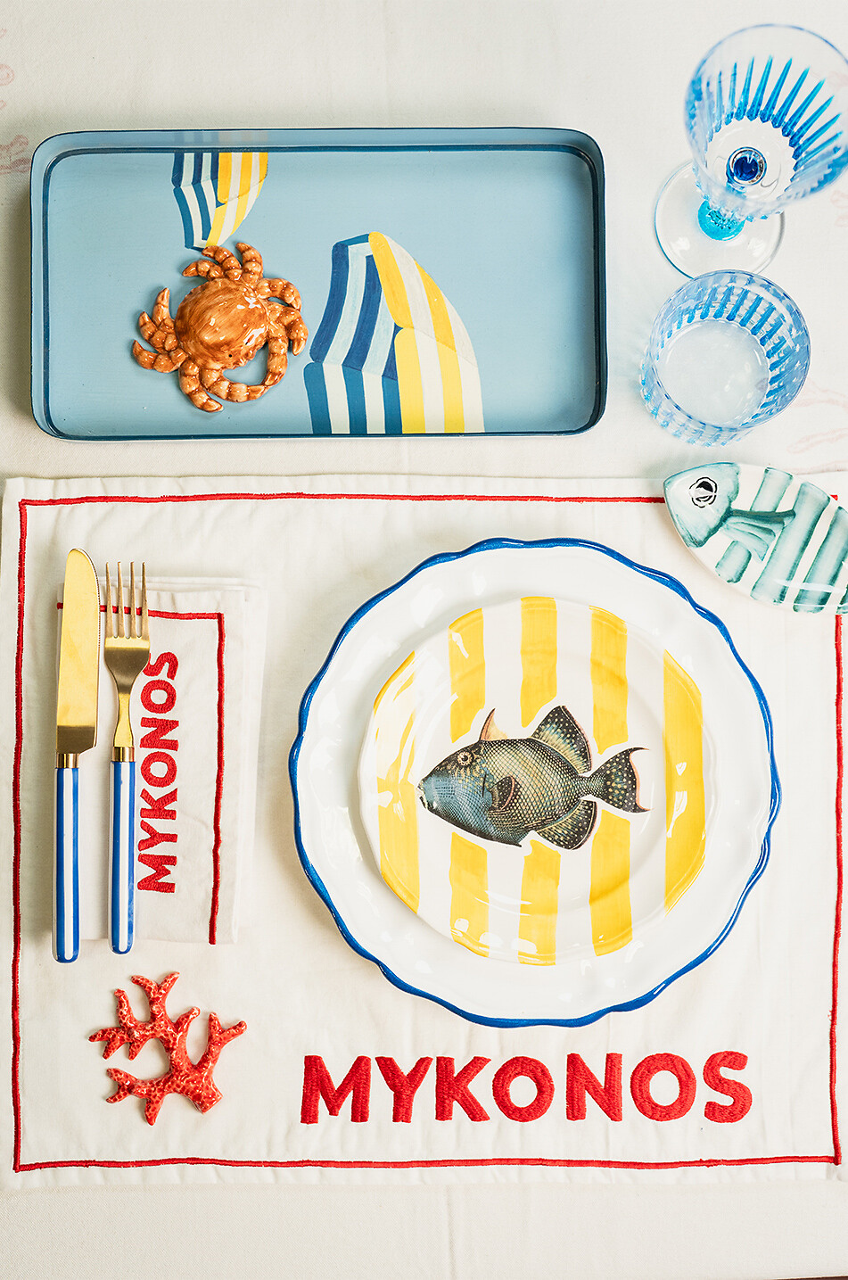 Ceramic plate with stripes