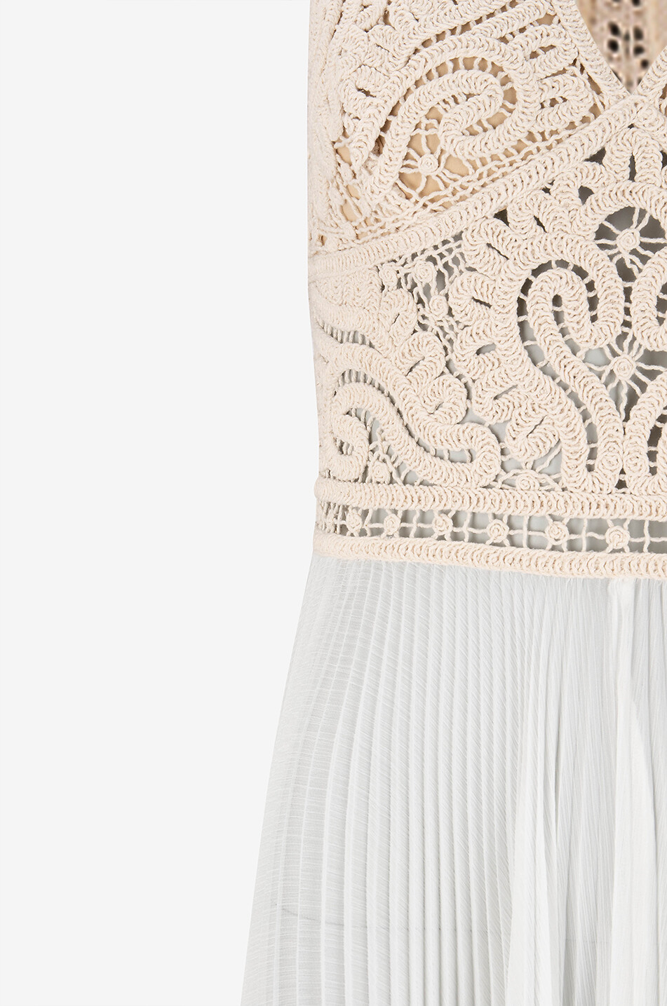 Robe longue en macramé et tissu plissé