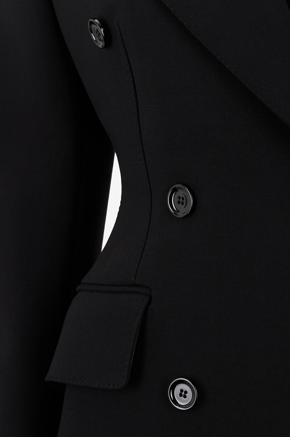 Cinched double-breasted blazer with large lapel