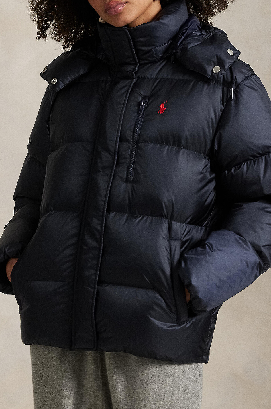 POLO RALPH LAUREN Wasserabweisende kurze Daunenjacke mit Kapuze Pony Damen DUNKELBLAU 2