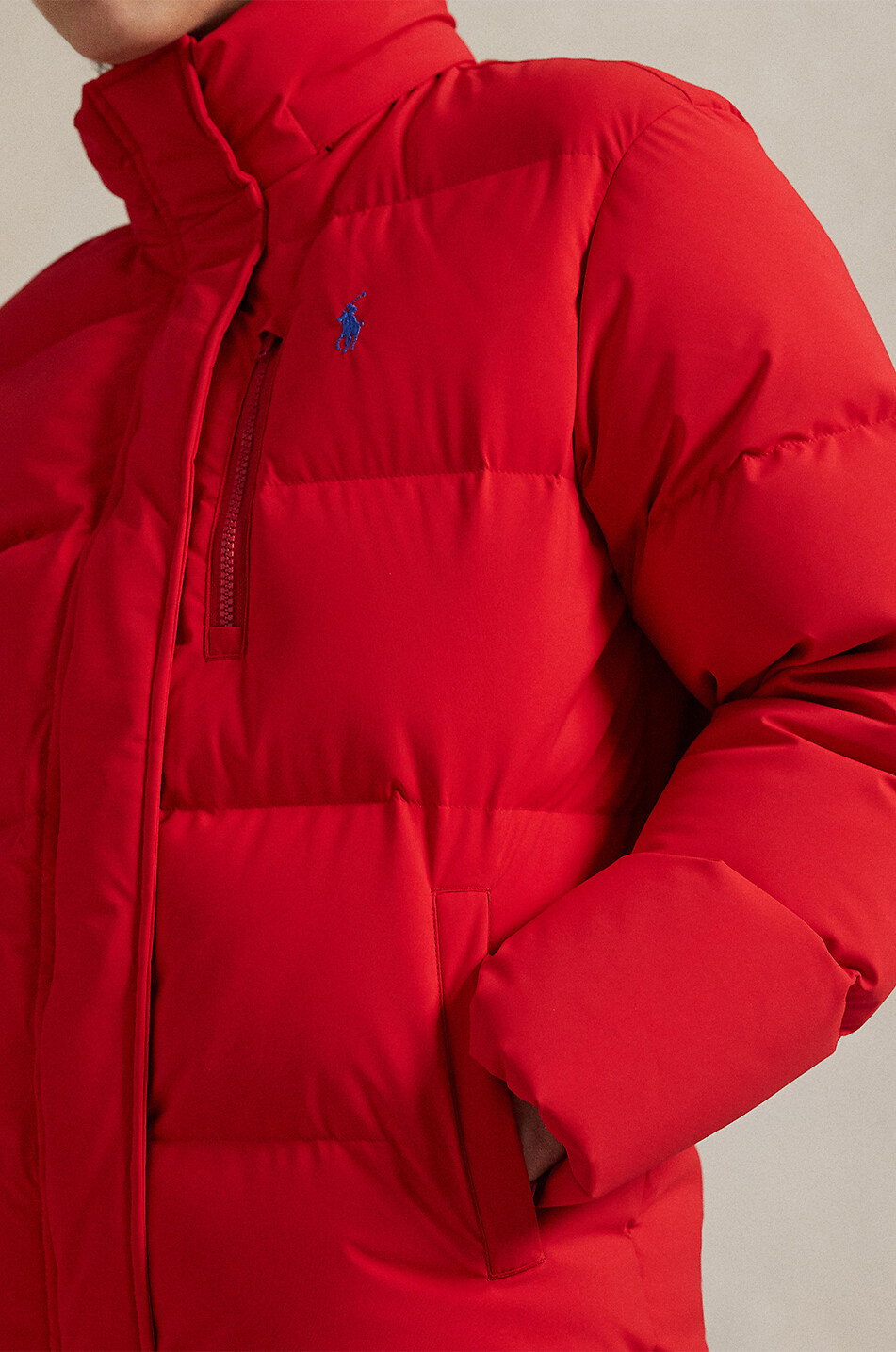 POLO RALPH LAUREN Wasserabweisende kurze Daunenjacke mit Kapuze Pony Damen ROT 3