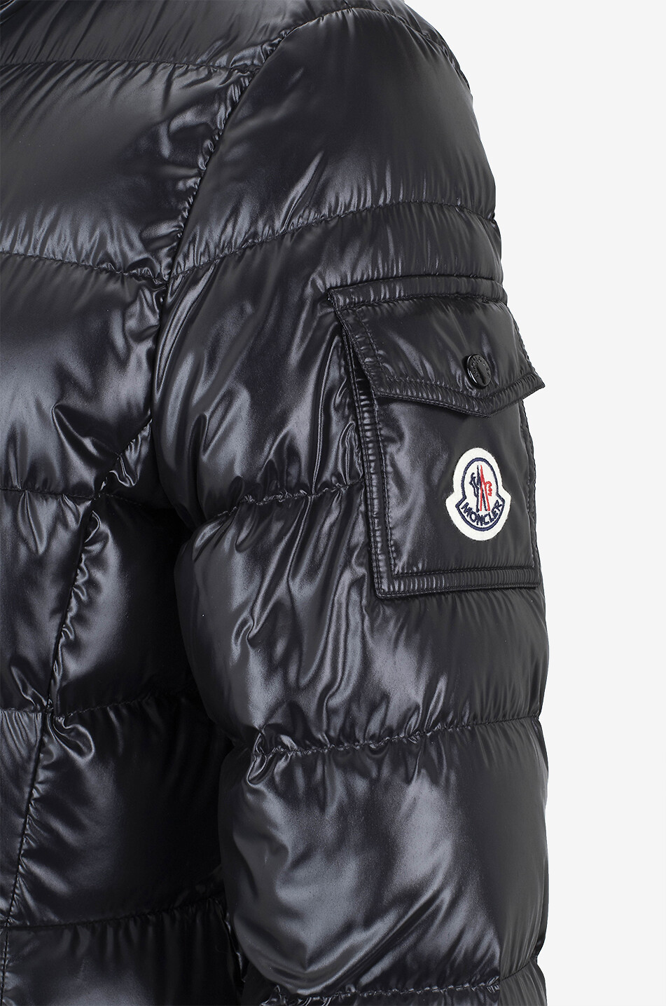 Taillierte glänzende Daunenjacke mit Kapuze Barante