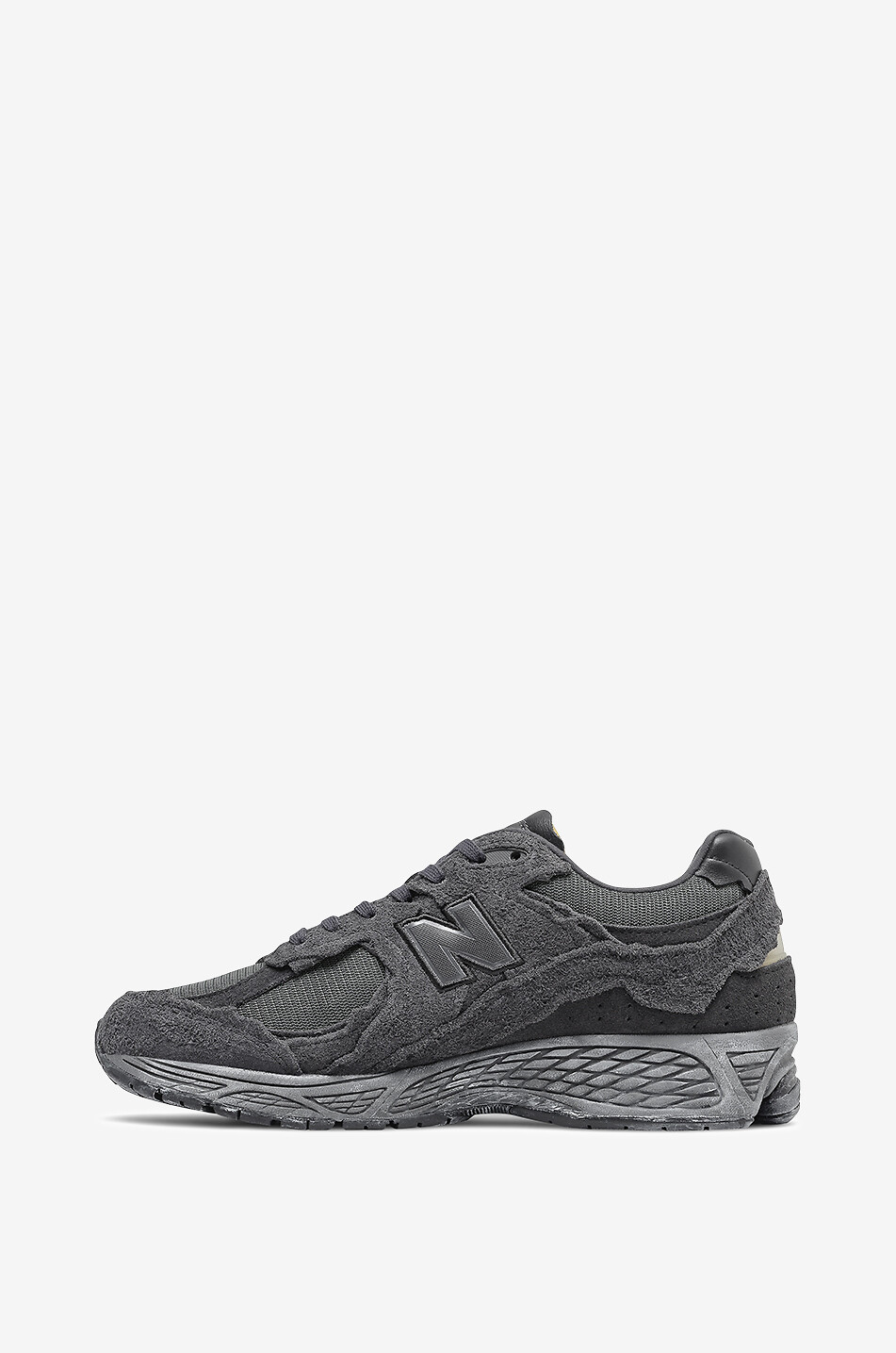NEW BALANCE 2002R low-top sneakers Men BLACK 2