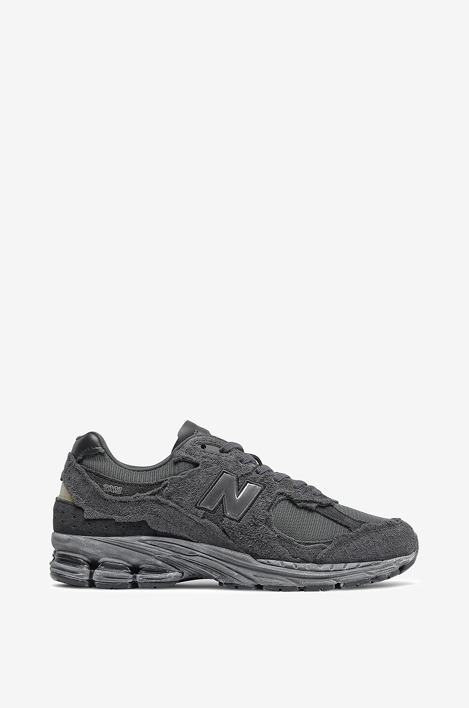 NEW BALANCE 2002R low-top sneakers Men BLACK 4