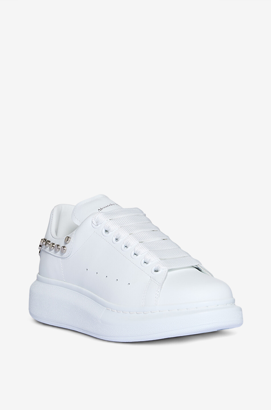 ALEXANDER McQUEEN Baskets en cuir lisse ornées de clous Oversized Femme BLANC 1