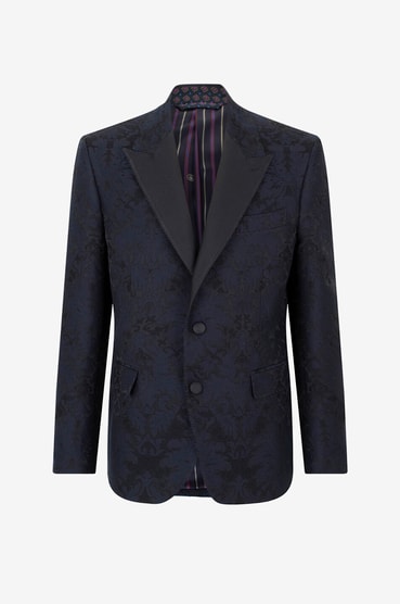 Yogon qopli qora tanli odam Men xojayinimga meni mashinada sikishiga ruxsat berdim.