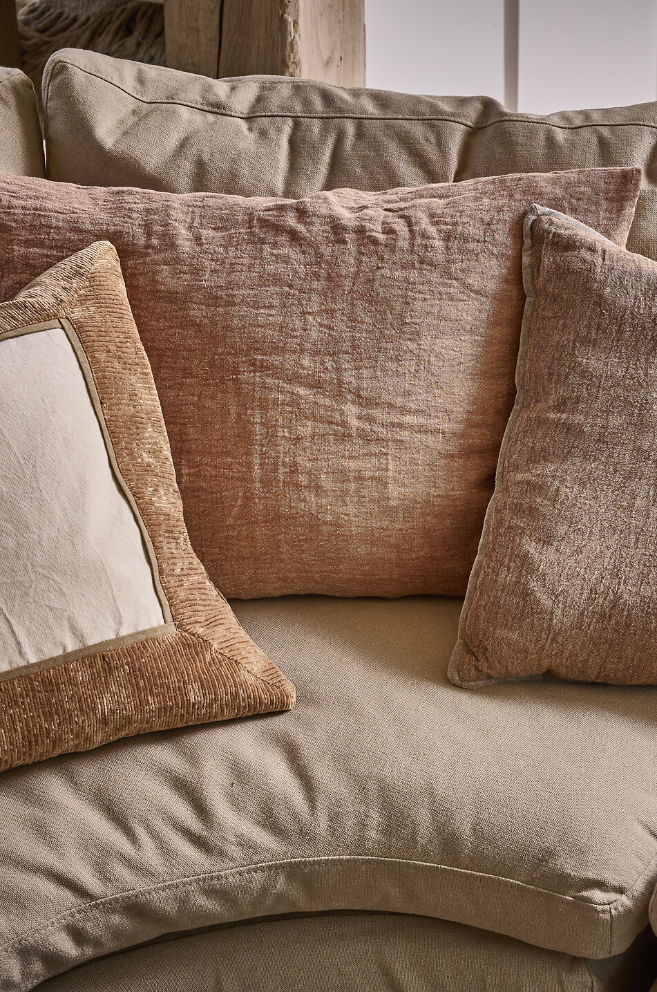 POMAX Coussin carré Alpha Opposites Maison BEIGE 3