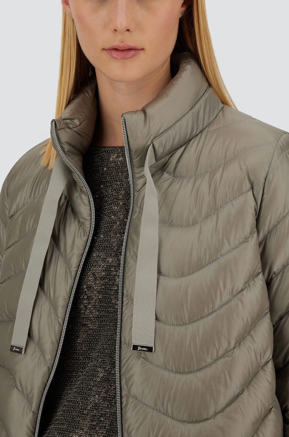 HERNO Kurze Daunenjacke mit Wellensteppung Ultralight Resort Damen HELLBRAUN 6