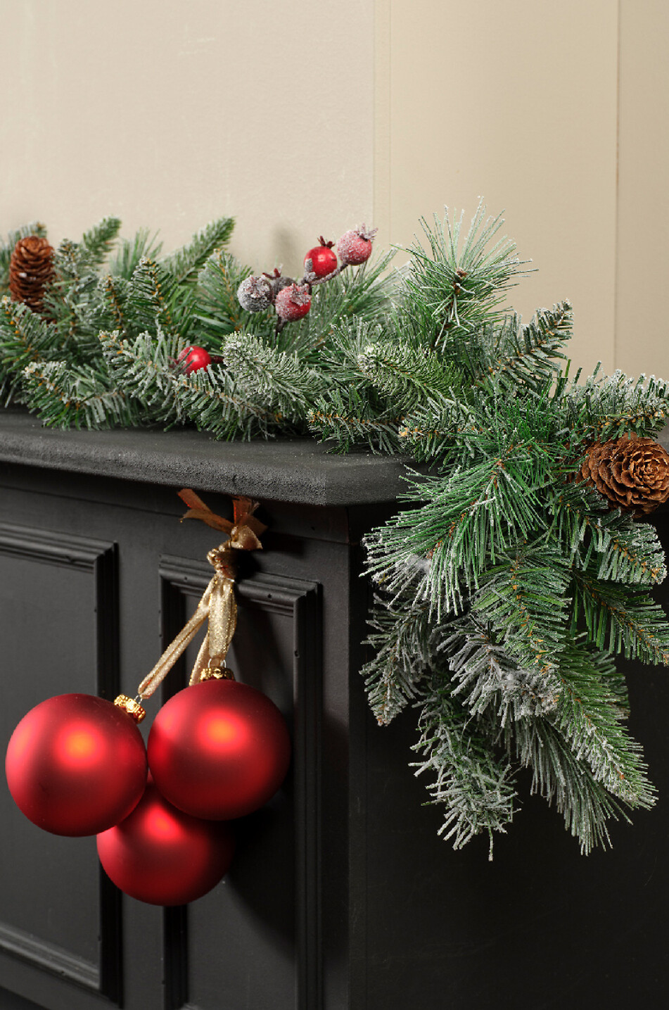 KAEMINGK Windham icy fir tree and berry garland Home GREEN 3