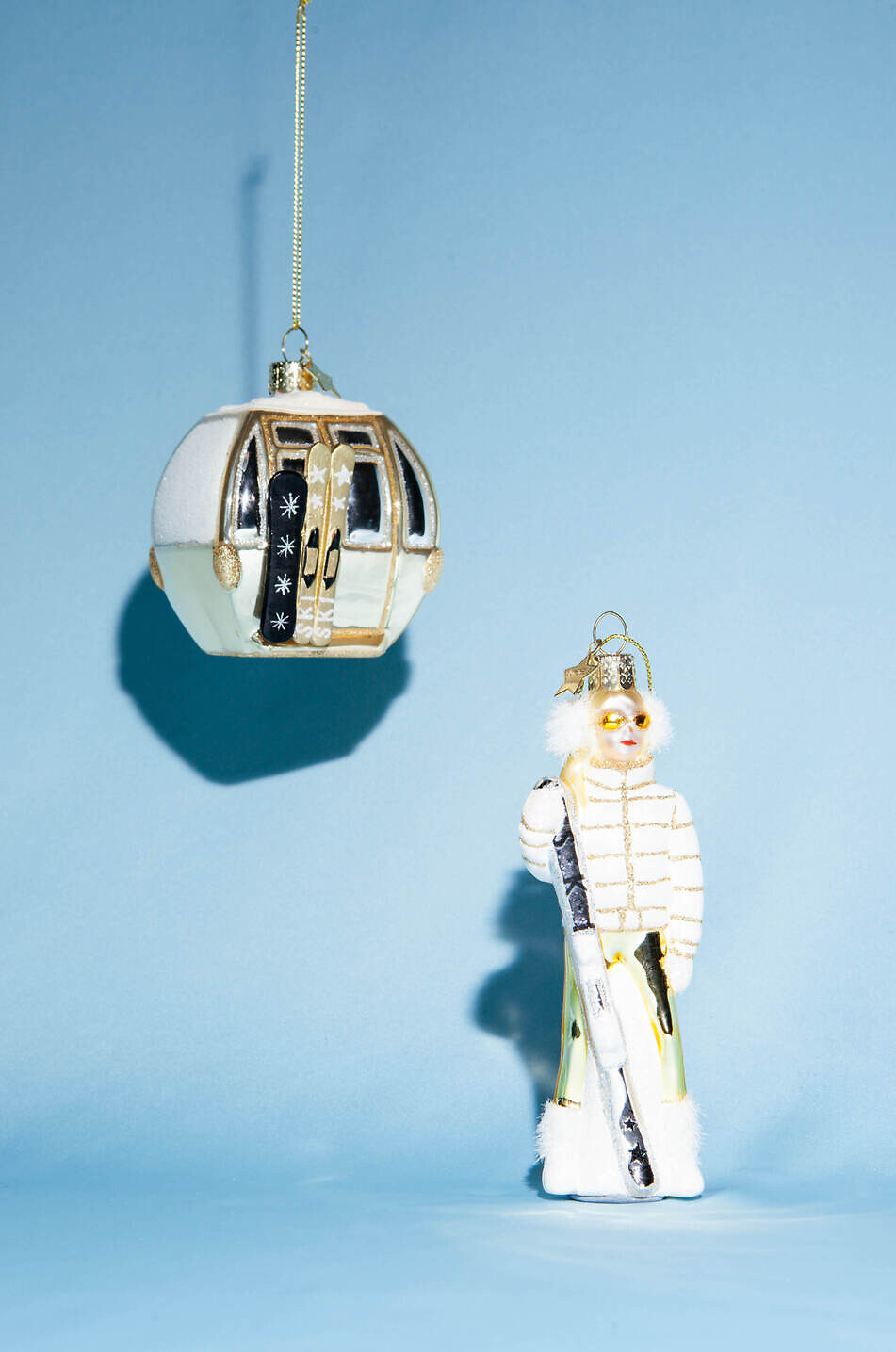 VONDELS Exklusive Weihnachtskugel aus Glas Seilbahn Haus SILBER 3