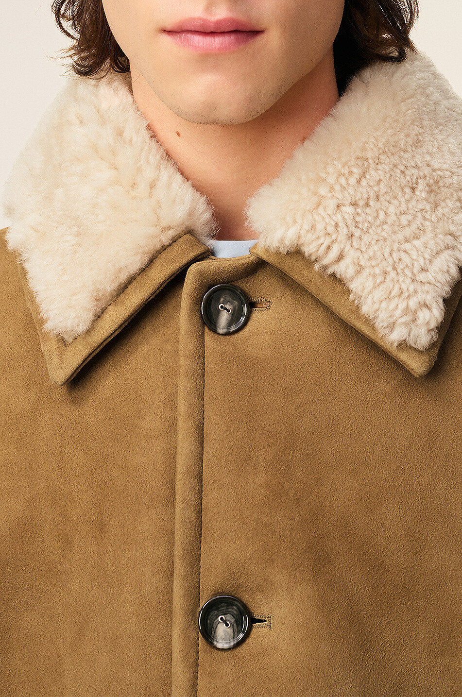 AMI Manteau court en peau lainée à col revers Homme CAMEL 5