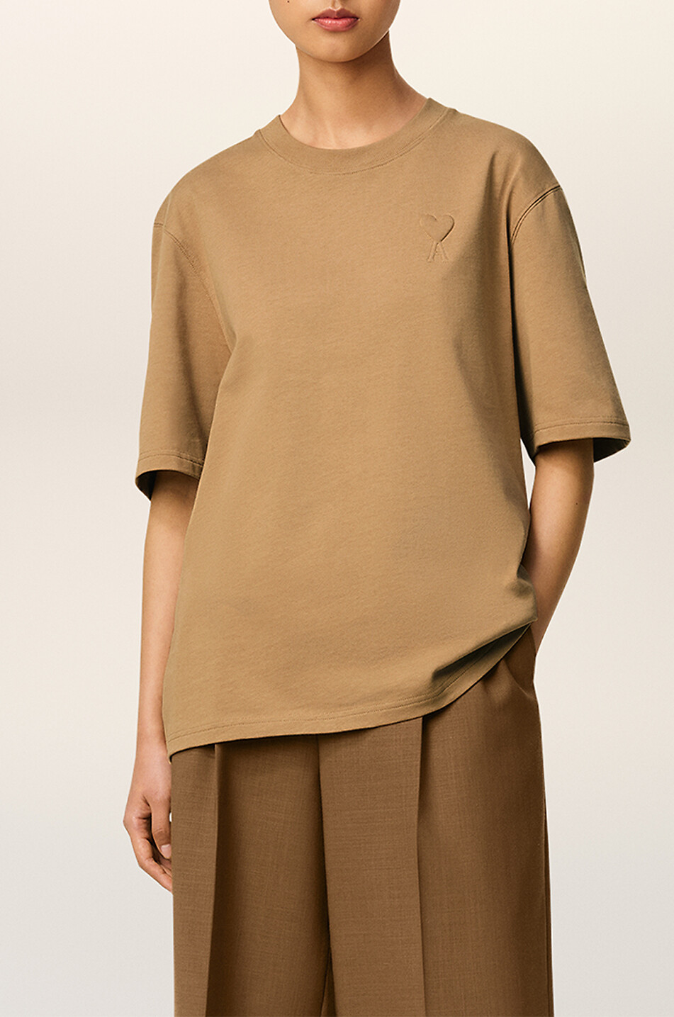 AMI Dickes Jersey-T-Shirt mit Logo Herren KAMELFARBEN 6