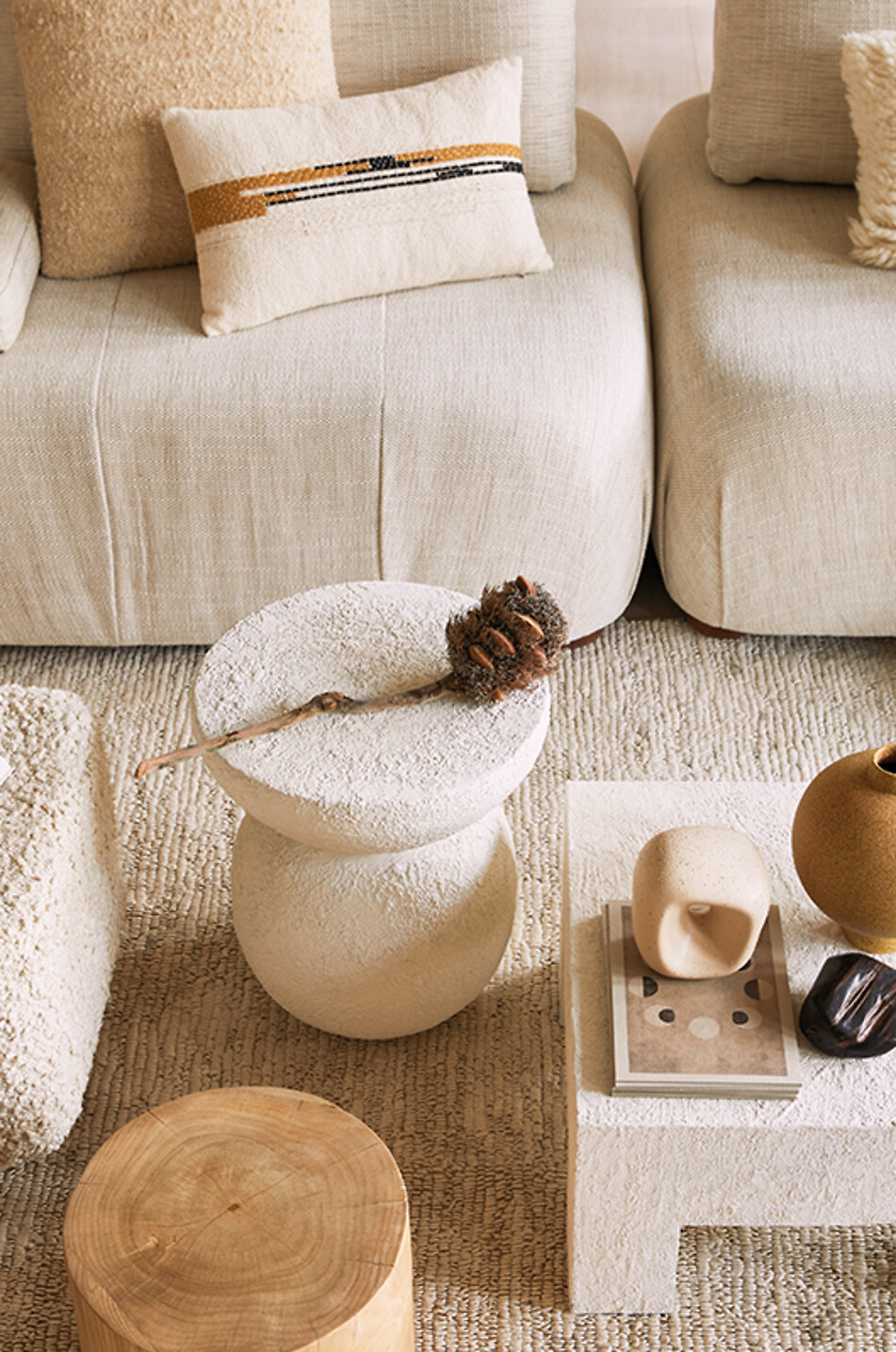 URBAN NATURE CULTURE AMSTERDAM Hocker aus Baumwolle und Mangoholz Kaura Haus CREMEFARBEN 4