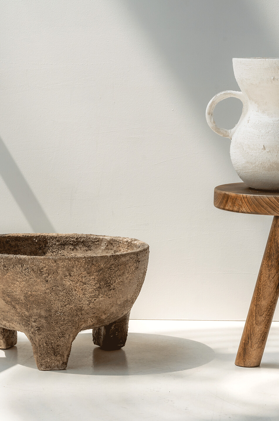 URBAN NATURE CULTURE AMSTERDAM Modern Rustic terracotta planter with feet Home MEDIUM BROWN 2