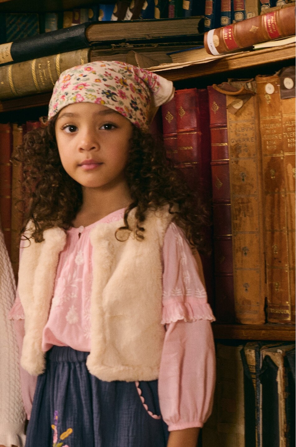LOUISE MISHA Gilet réversible brodé fille en fourrure synthétique Librana Fille BLANC CASSE 5