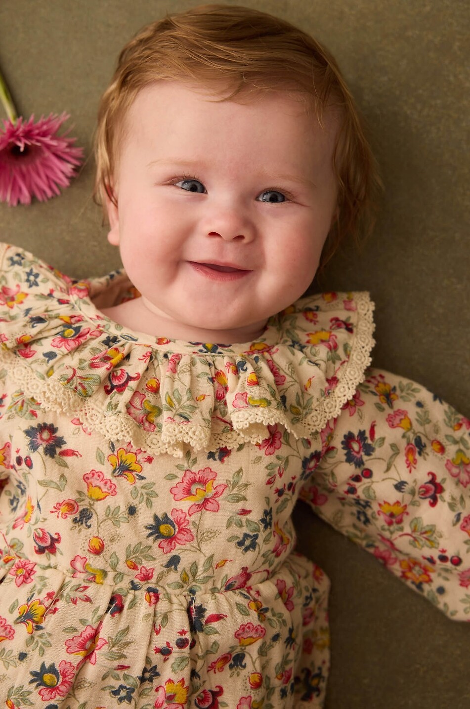 LOUISE MISHA Barboteuse bébé en coton bio fleuri India Bébé Beige clair 6