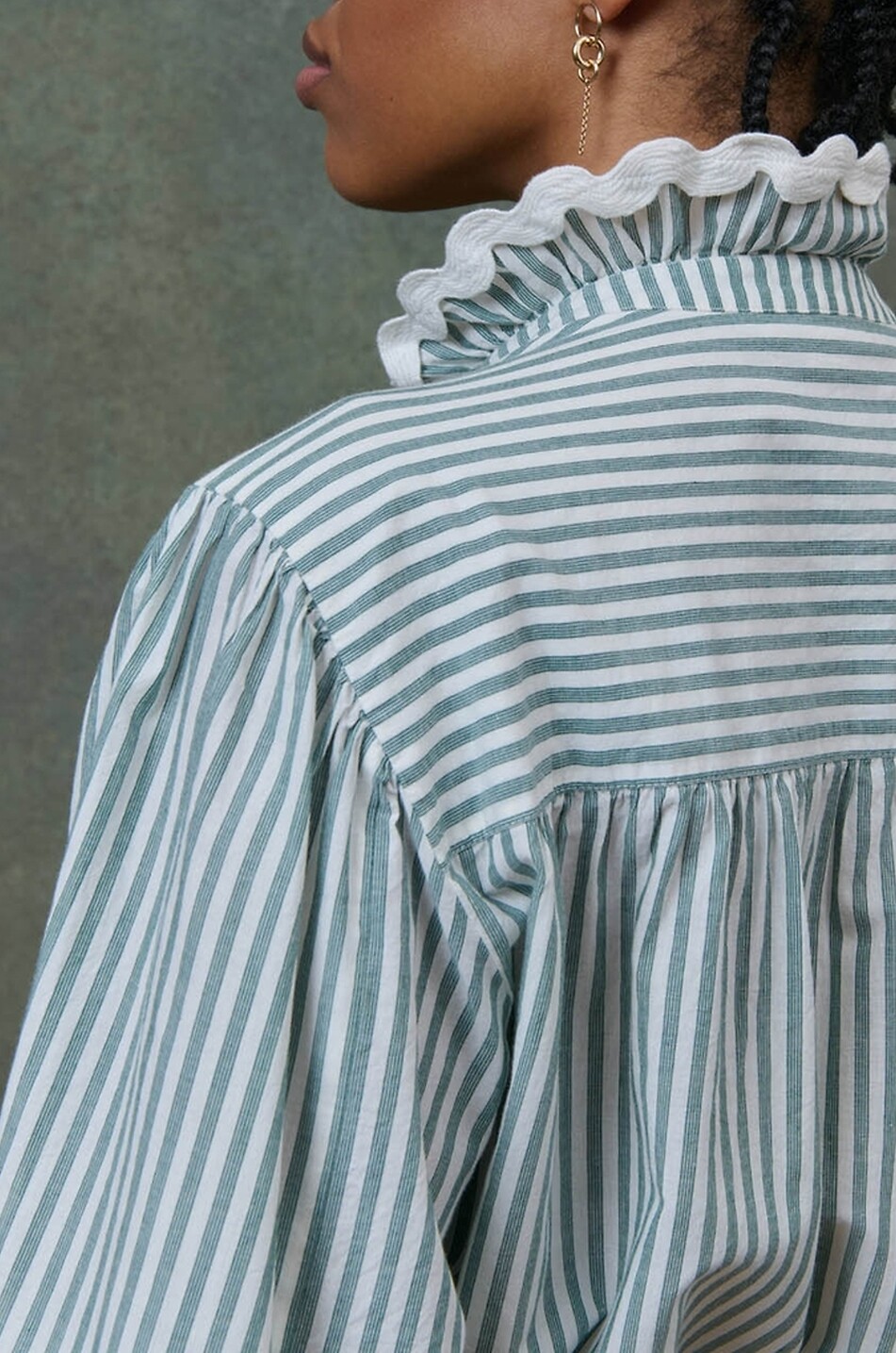 LOUISE MISHA Gestreifte Bio-Baumwollbluse mit Rüschen und Stickereien Cora Damen MITTELGRÜN 4