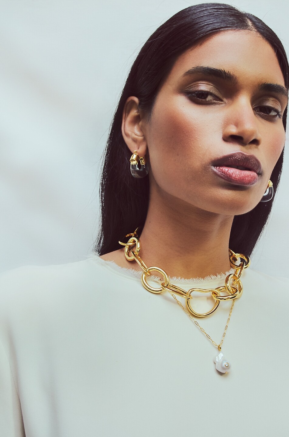 LIZZIE FORTUNATO Créoles en résine et laiton Mini Organic Hoops Clear Femme Incolore 2