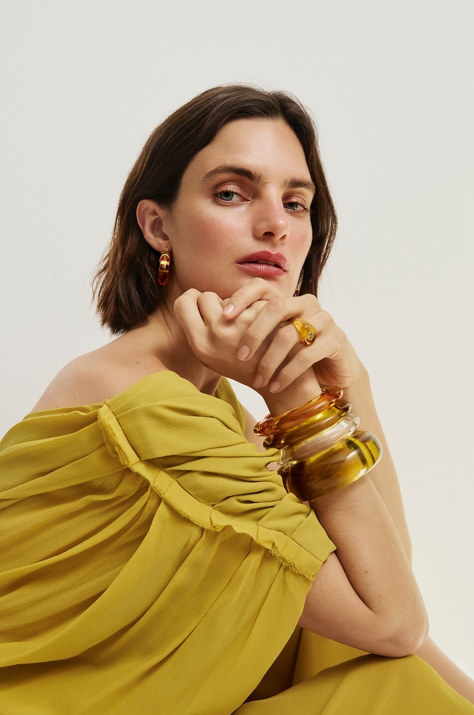 LIZZIE FORTUNATO Créoles en résine et laiton Organic Hoops Honey Femme BEIGE 4