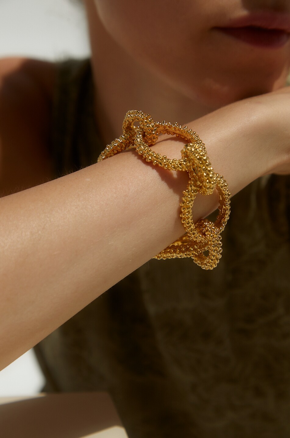 PAOLA SIGHINOLFI Texturiertes goldenes Armband Sasha Damen GOLDEN 2