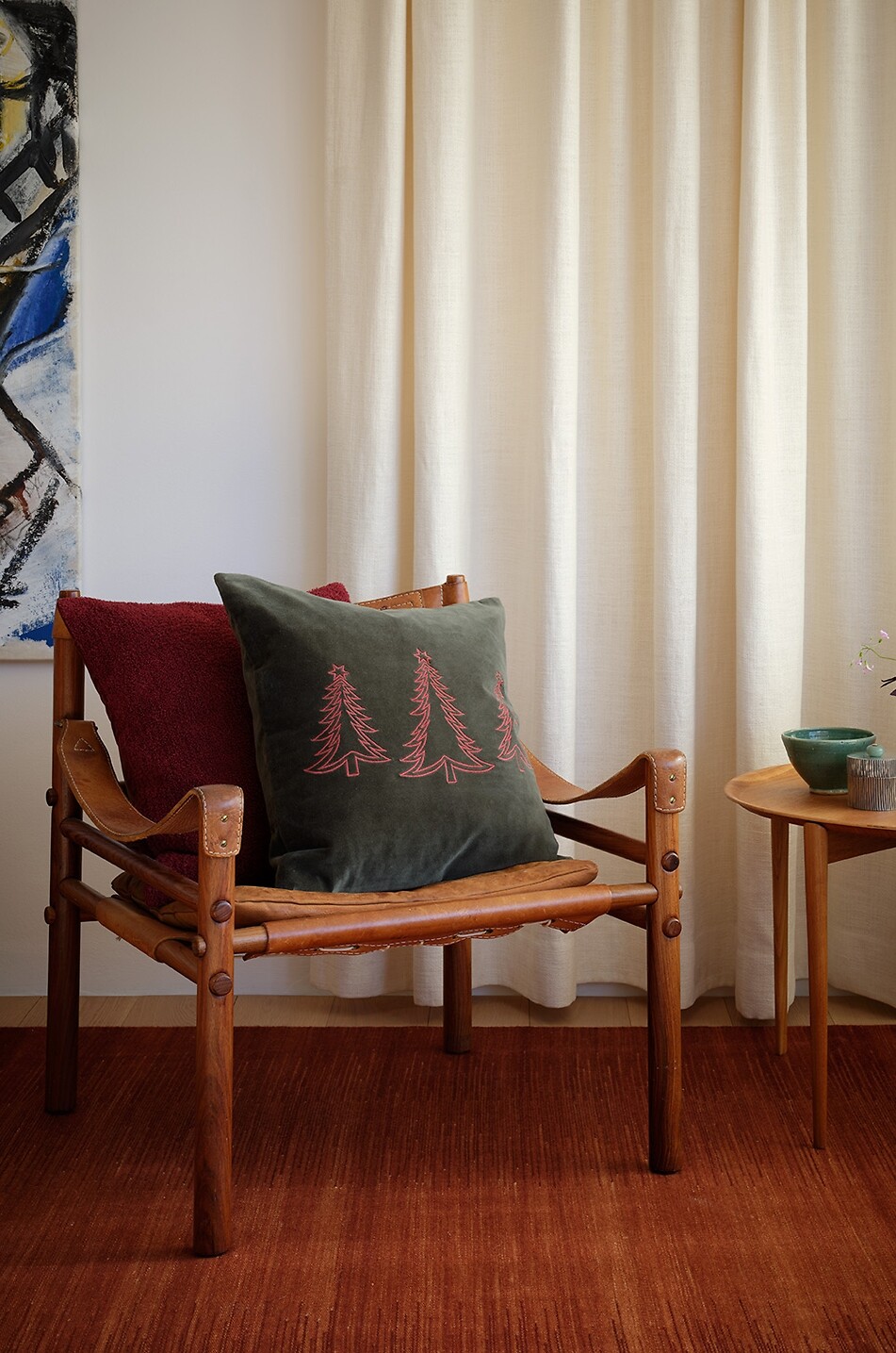 CHHATWAL & JONSSON Quadratische Kissenhülle aus besticktem Samt Pine Tree Haus GRÜN 3