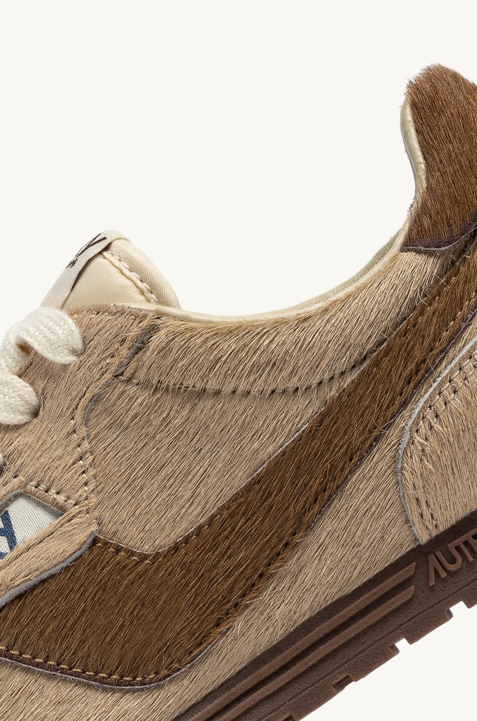 AUTRY Niedrige Sneakers mit aus Kalbshaarleder Windspin Pony Damen [akeneo-beigefonce] 6
