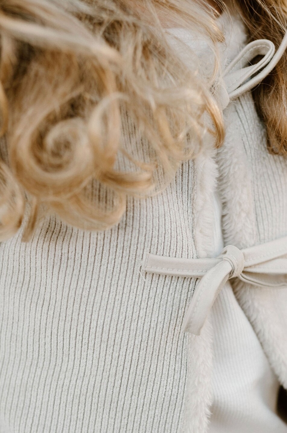 JOLI NOUS Reversibles Lammfell-Gilet für Baby Baby Hellbeige 4