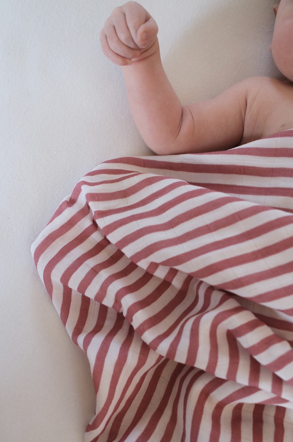 JOLI NOUS Grosse Wickeltuch aus Musselin für Babys Baby DUNKELROSA 2