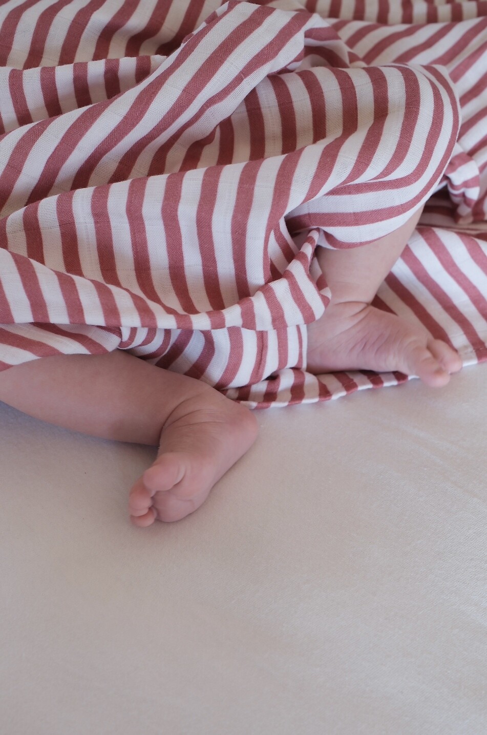 JOLI NOUS Grosse Wickeltuch aus Musselin für Babys Baby DUNKELROSA 3