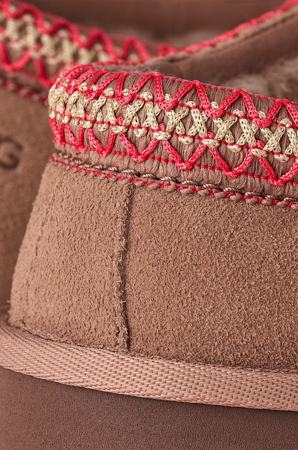 UGG Chaussons en daim brodé Tasman II Femme MARRON CLAIR 5