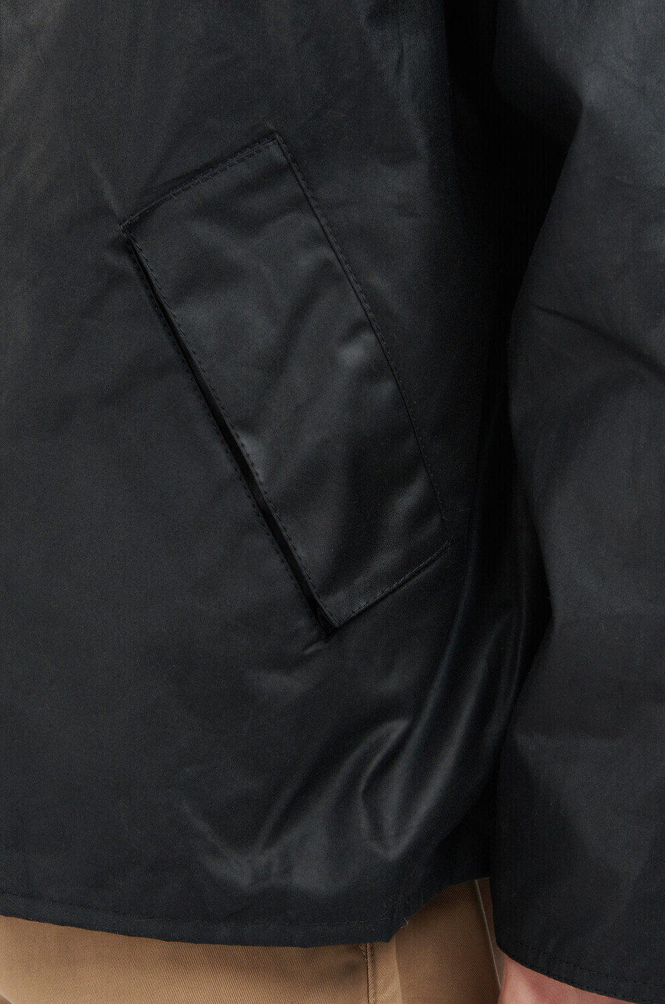 BARBOUR Kurze Wachsjacke mit Hemdkragen Herren SCHWARZ 9