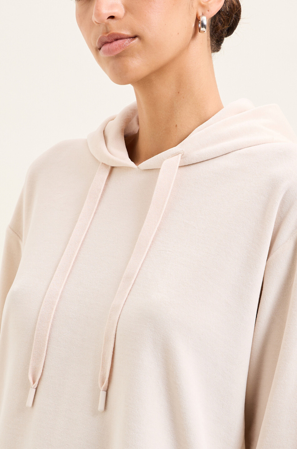 LAURENCE TAVERNIER Sweat-shirt à capuche en velours Lena Femme BLANC CASSE 4