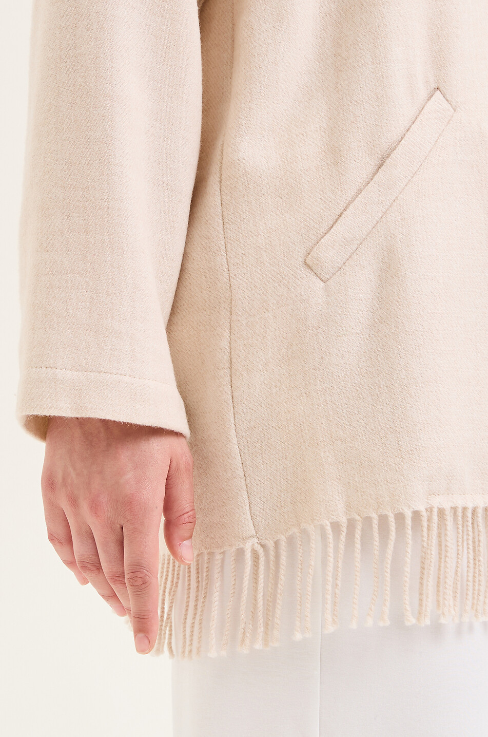 LAURENCE TAVERNIER Poncho court en maille à franges Laurence Femme BEIGE 4