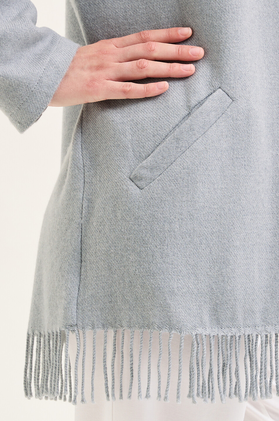 LAURENCE TAVERNIER Poncho court en maille à franges Laurence Femme GRIS 4