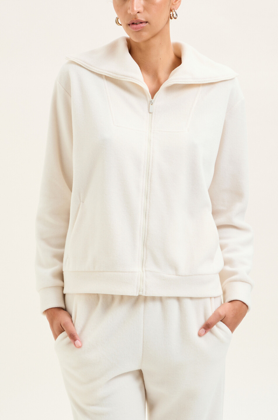 LAURENCE TAVERNIER Sweat-shirt duveteux en polaire Louna Femme BLANC CASSE 2