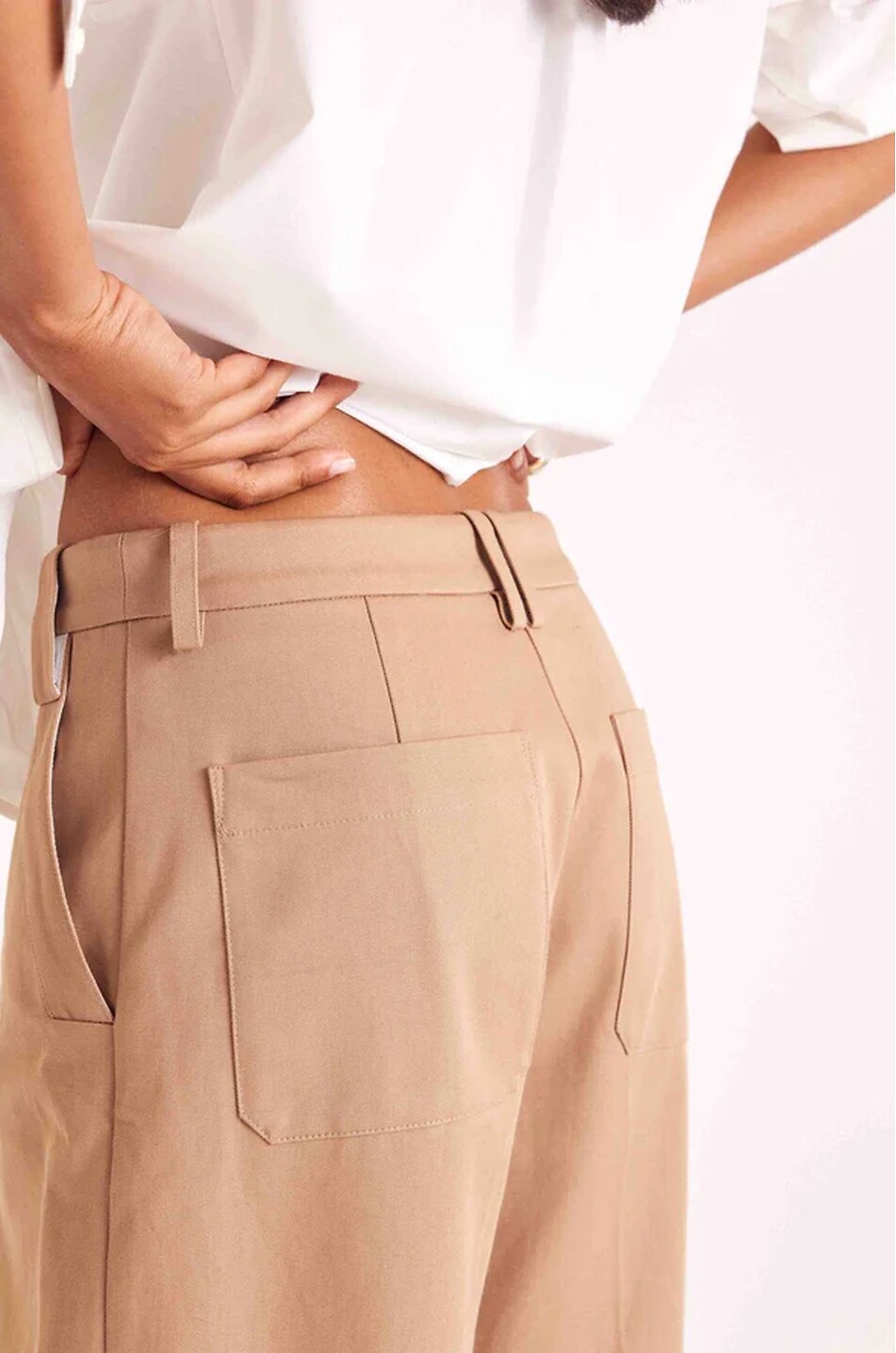 BALZAC PARIS Pantalon arrondi raccourci à pinces en toile Tristan Femme BEIGE 4