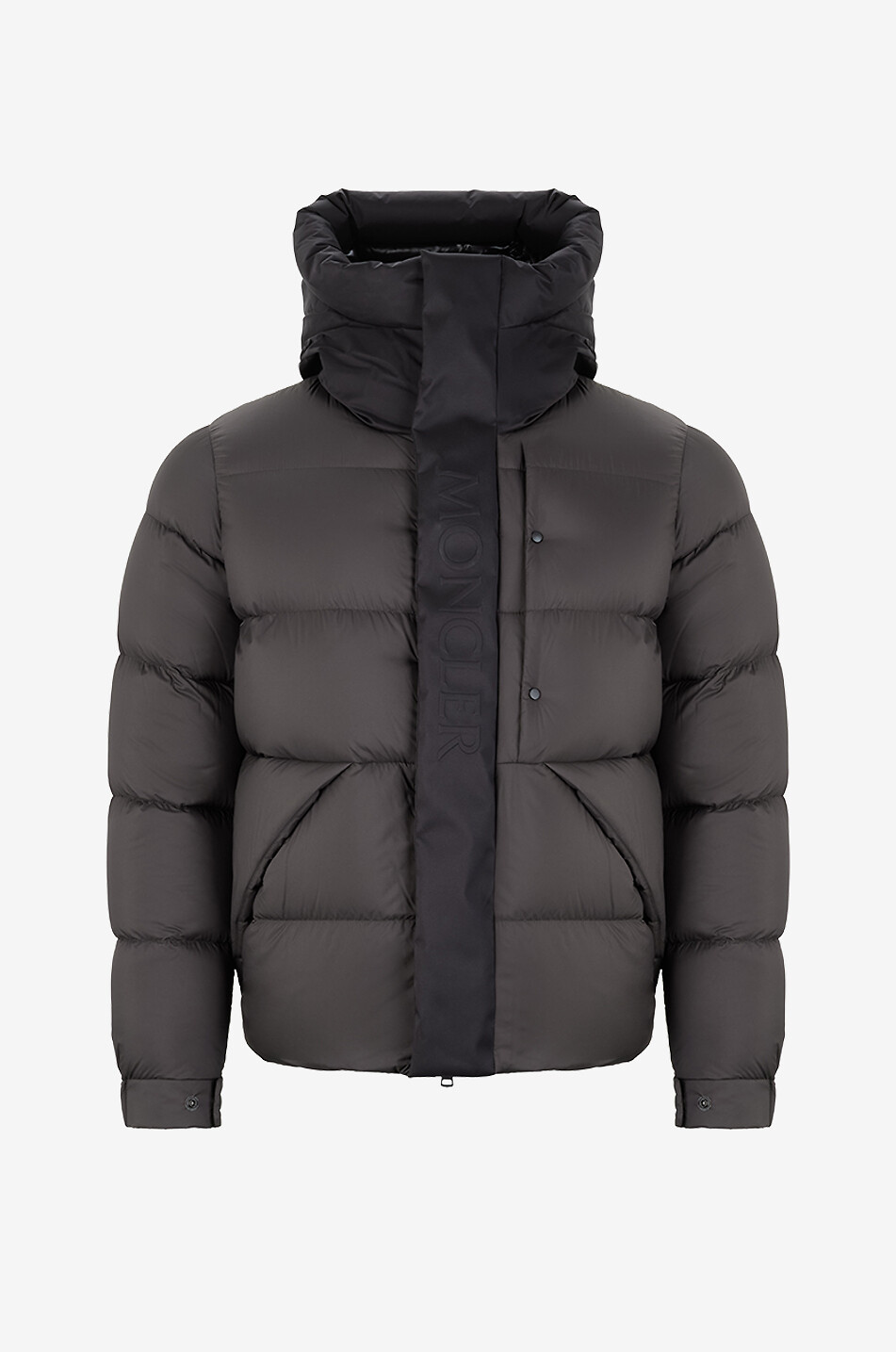MONCLER Kurze Steppjacke aus technischem Gewebe mit Stehkragen Madeira Herren BRAUN 1