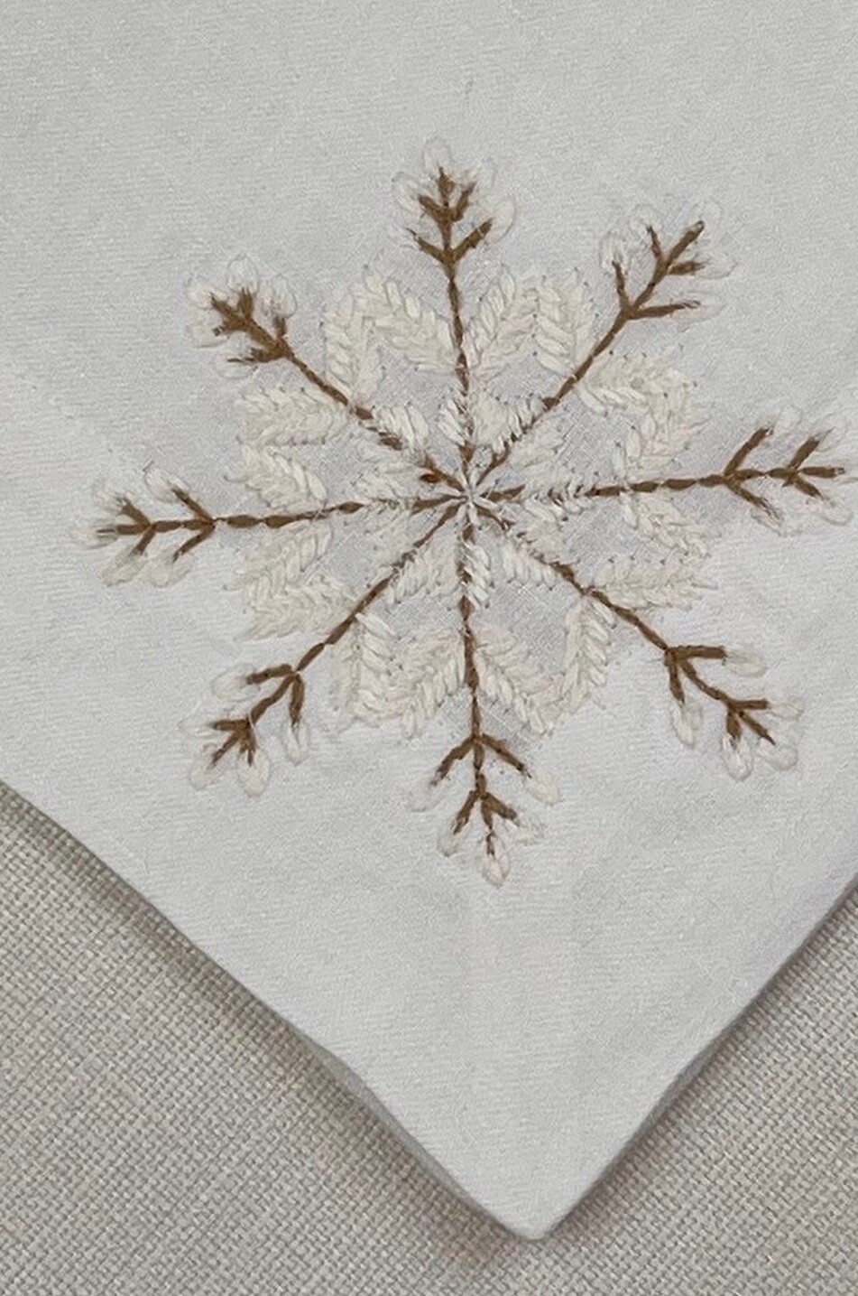 THE TABLE LOVE Serviette de table brodée à la main Snowflake Maison BEIGE 2