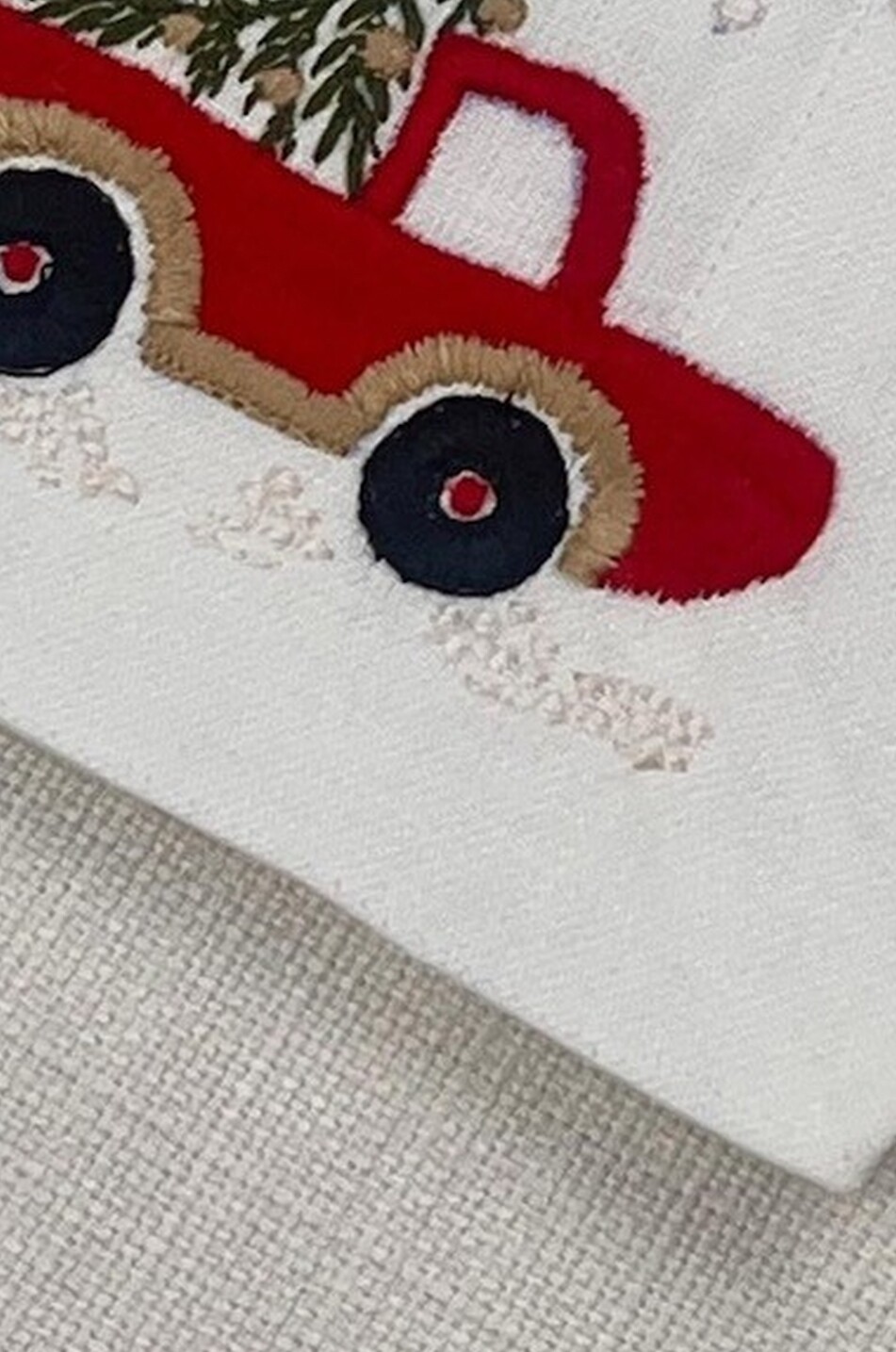 THE TABLE LOVE Baumwoll- und Leinenserviette mit Stickerei Christmas Truck Haus BUNT 2