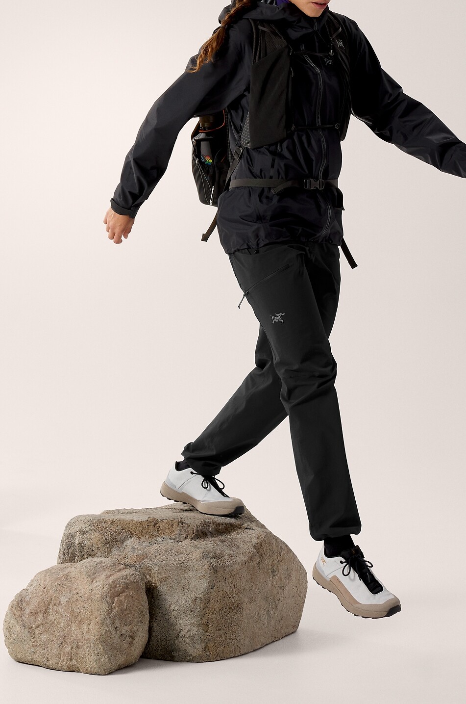 ARC'TERYX Beta SL Gore-Tex hooded windbreaker jacket Women BLACK 8