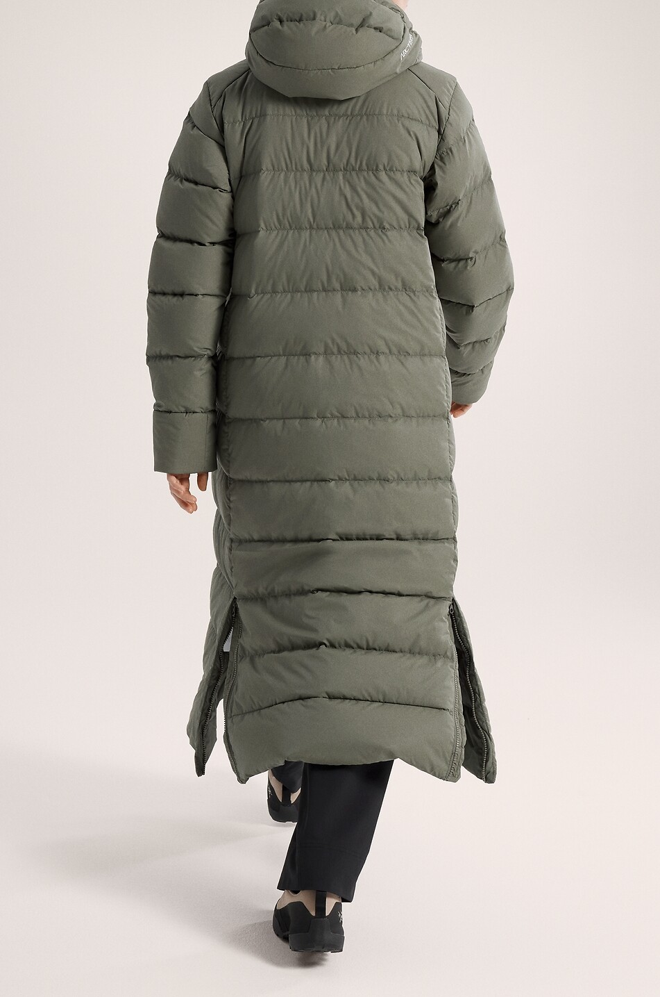 ARC'TERYX Thorium long quilted hooded technical fabric parka Women KHAKI 4