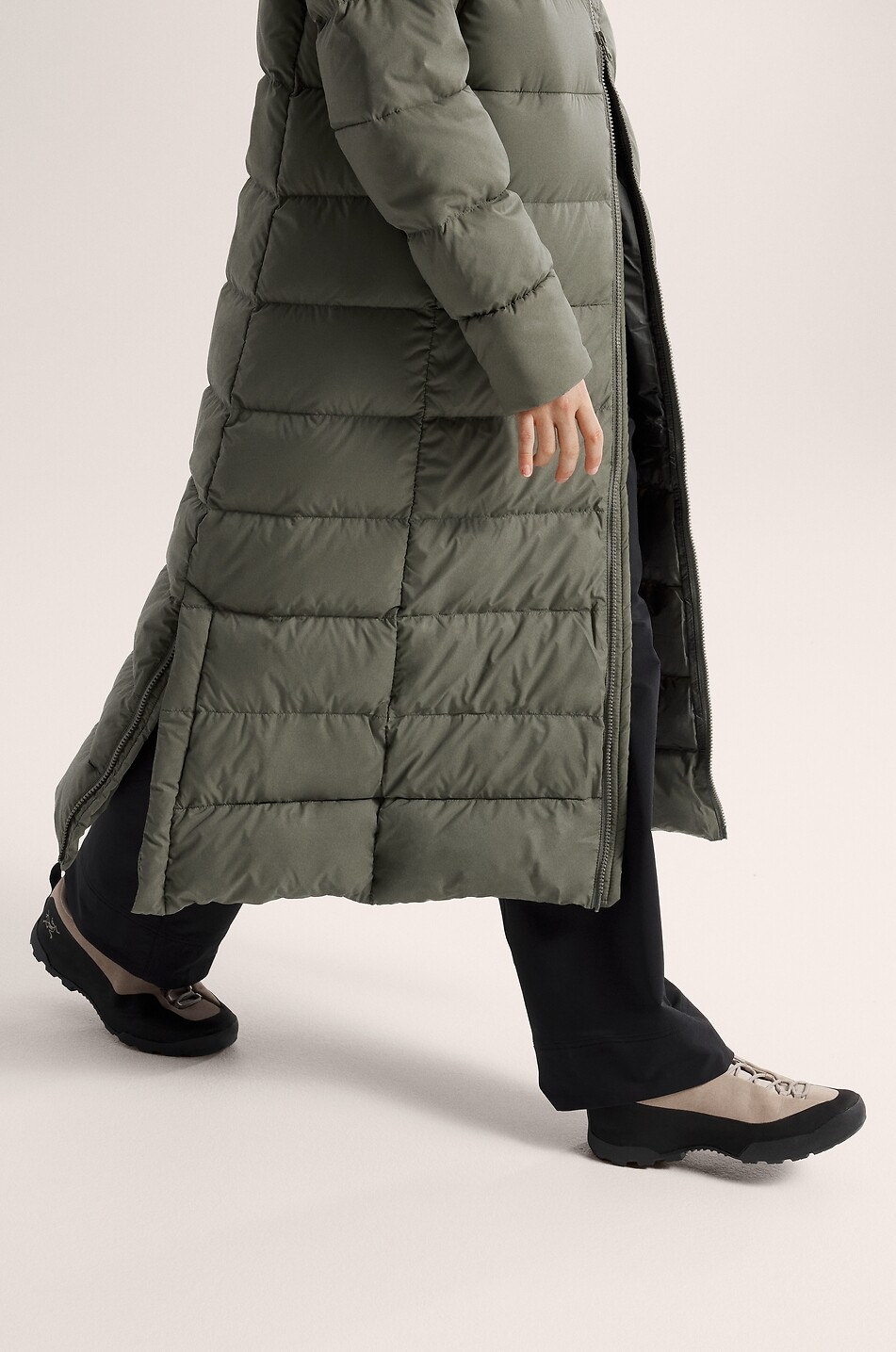 ARC'TERYX Thorium long quilted hooded technical fabric parka Women KHAKI 7