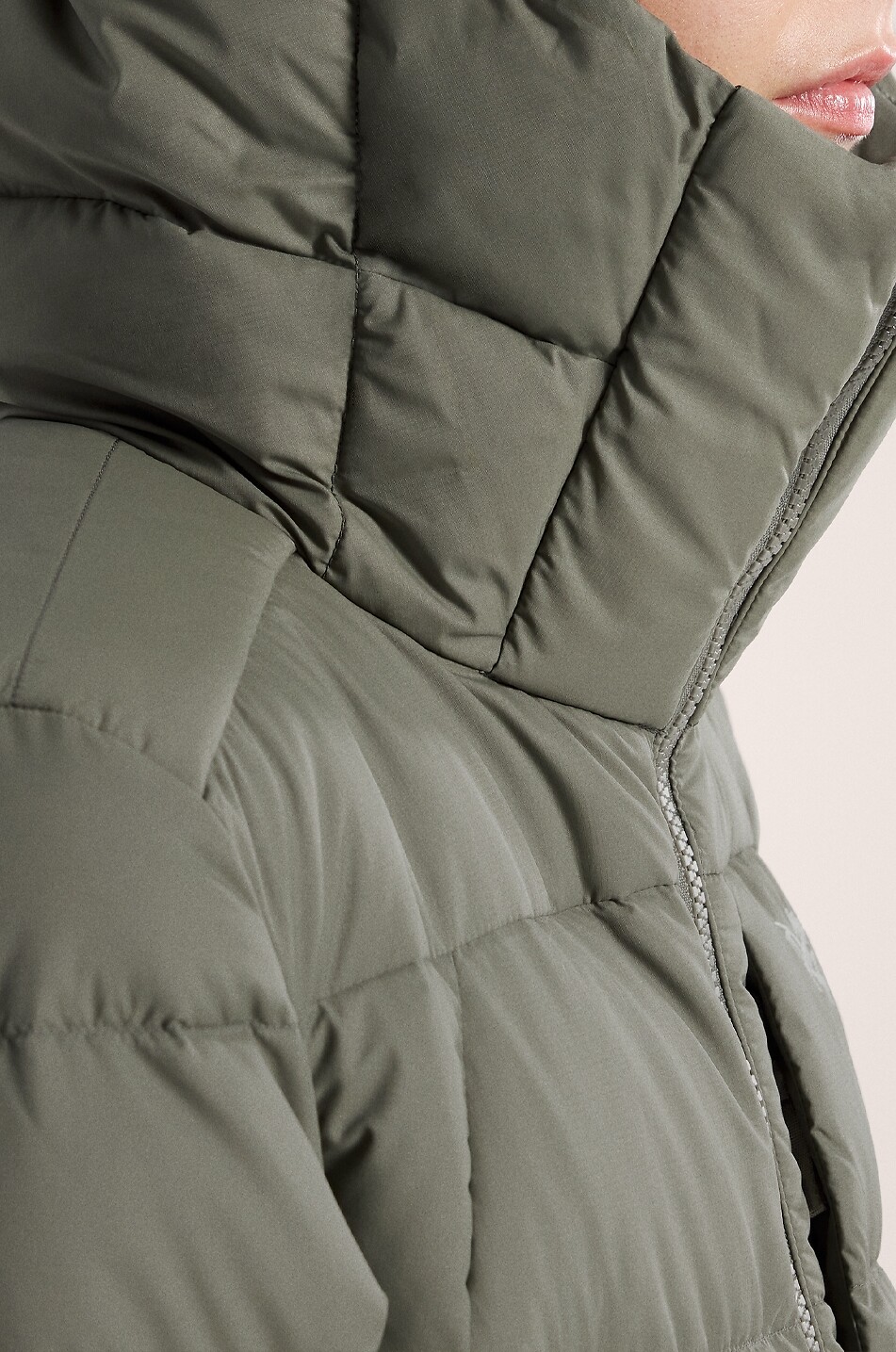 ARC'TERYX Thorium long quilted hooded technical fabric parka Women KHAKI 8