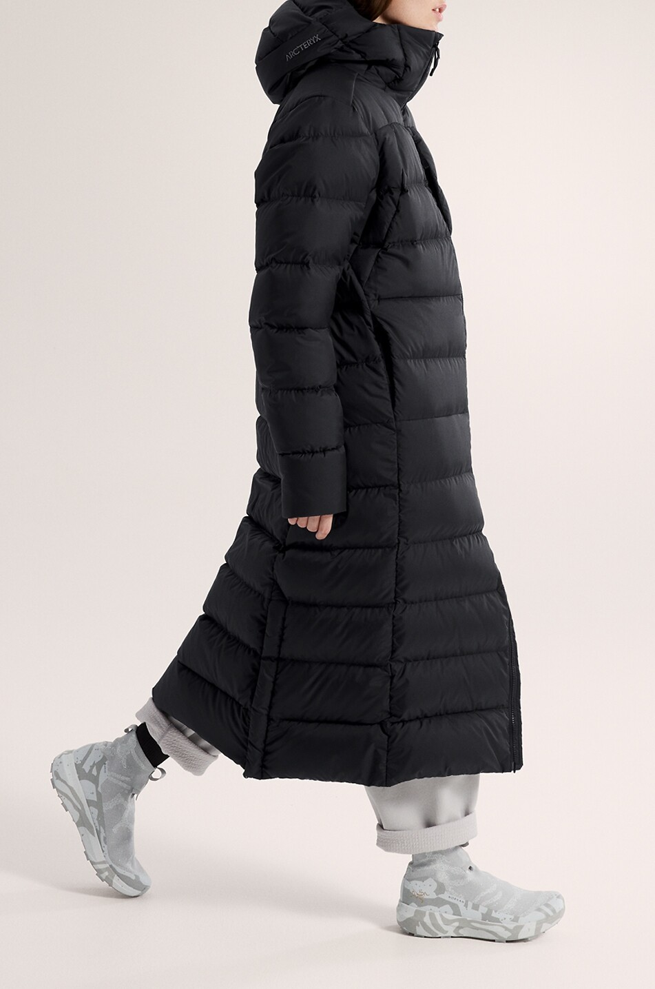 ARC'TERYX Thorium long quilted hooded technical fabric parka Women BLACK 5