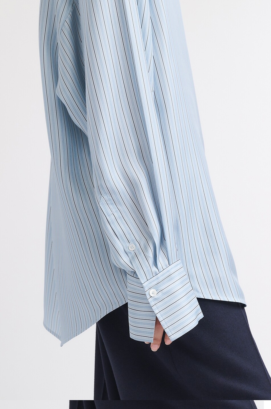 TOTEME Chemise oversize en satin de soie rayée Femme BLEU CLAIR 5