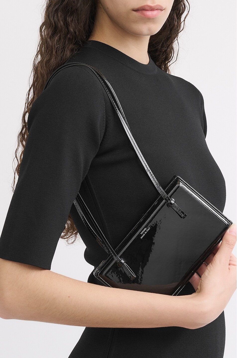 TOTEME Petit sac porté épaule en cuir verni Cocktail Femme NOIR 3