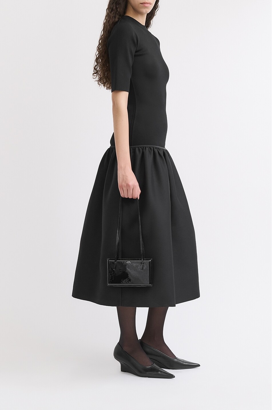 TOTEME Petit sac porté épaule en cuir verni Cocktail Femme NOIR 4