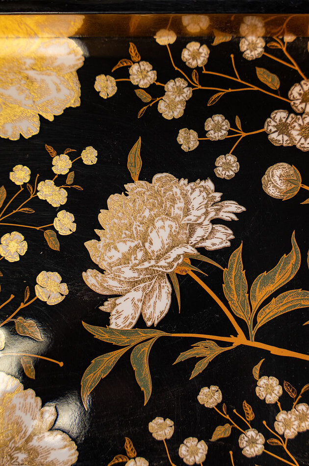 LES OTTOMANS Plateau laqué rectangulaire orné de pivoines Maison MULTICOLORE 2